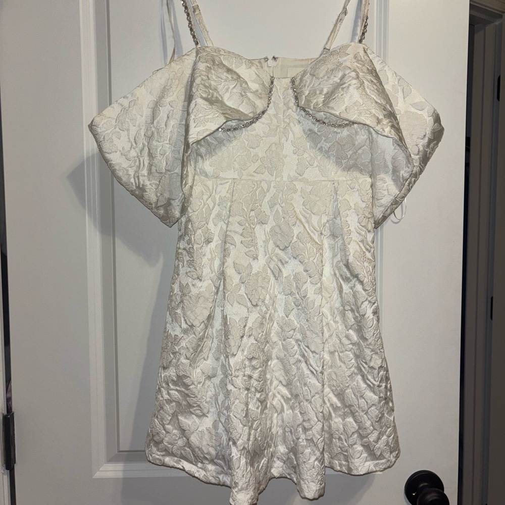 White dress size M never worn